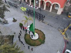 Izamiento de bandera en el evento. Fotografía: Ayuntamiento de Teotihuacán.