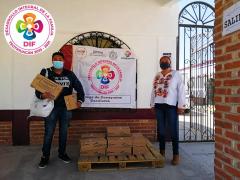 Claudia A. Serralde Moreno con ciudadano.