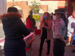 Rosa L. Huerta. junto a personal de Policía municipal y Guardia Nacional II
