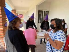 Entrega de despensas a adultos mayores. Facebook DIF Municipal Acolman.
