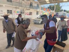 Entrega de despensas a adultos mayores. Facebook DIF Municipal Acolman.