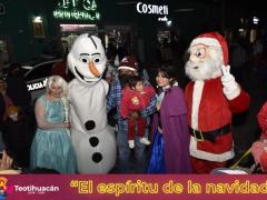 Encendido del árbol navideño en el Jardín central de Teotihuacan.