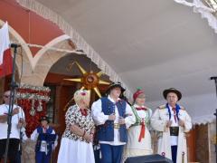 Integrantes del Grupo Folklórico Kompanija. Intercambio cultural Polonia-Teotihuacán. Facebook Cultura Teotihuacán.