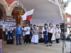 Integrantes del Grupo Folklórico Kompanija. Intercambio cultural Polonia-Teotihuacán. Facebook Cultura Teotihuacán.