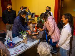 Familia en Taller de huertos agroecológicos. Facebook Gobierno de Otumba 2019-2021.