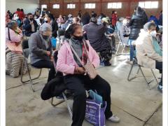 Personas de la tercera edad en observación post vacuna. Fotografía: Gobierno Municipal de Teotihuacán.