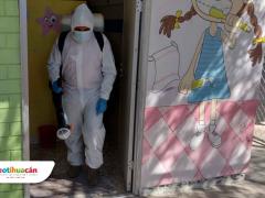 Personal de Protección Civil sanitiza espacios de una escuela. Fotografía: H. Ayuntamiento Teotihuacán 2022-2024.