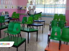 Personal de Protección Civil sanitiza un aula de clases. Fotografía: H. Ayuntamiento Teotihuacán 2022-2024.