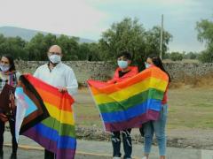 Participantes bloquean el acceso al pueblo de San Juan Teotihuacán. Fotografía: Facebook La casa LGBT+.