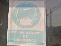 Anuncio Uso obligatorio del cubrebocas, ferretería en Ecatepec. Fotografía: Erika Monserrat Márquez Navarro.