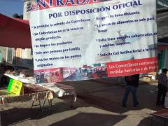 Lona con normas básicas para el ingreso al Tianguis del Circuito Cuahtémoc, Ecatepec. Fotografía: Erika Monserrat Márquez Navarro.