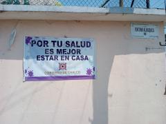 Aviso Por tu salud es mejor estar en casa, gobierno de Chalco, jardín de niños "Fernando Montes de Oca", Chalco. Fotografía: José Roberto Montes Vázquez.