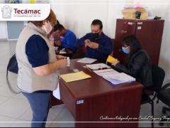 Mujer espera entrega de beneficio del "Apoyo Único de Subsistencia” para afectados por la pandemia. Fotografía: Facebook Gobierno Tecámac.