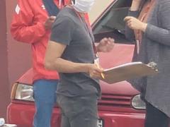 Fotografía de personas durante la detención.