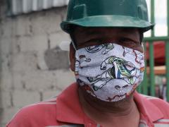 Buena parte de los obreros vienen de otros estados de la República. A los alrededores de la obra existen puestos de comida, lavanderías y tianguis. Fotografía: Alejandro Ponce.