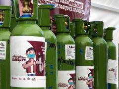 Tanques de oxígeno del programa “Un respiro para Ecatepec” por las autoridades. Fotografía: Facebook DIF Ecatepec.