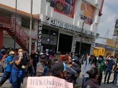 Estudiantes de TESCO con pancarta "#TESCO unido por cuota justa".