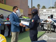 Entregan patrullas y uniformes para policías. Fotografía: Ayuntamiento de Tultepec.