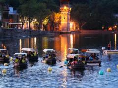Fotografía de lanchas durante el Aquacinema en la Presa de la Olla del GIFF2020.