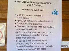 Aviso Al entrar a la iglesia, parroquia Nuestra Señora del Rosario, Mineral del Monte, Hidalgo. Fotografía: Gloria Elisa Melgarejo García.