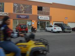 Fotografía del exterior de un consultorio médico. Fotografía: Juan José Carrillo Coronel