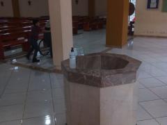 Gel antibacterial como medida de seguridad dentro de la Iglesia de San Rodrigo Aguilar, Tlaquepaque, Jalisco. Fotografía: Juan José Carrillo Coronel.