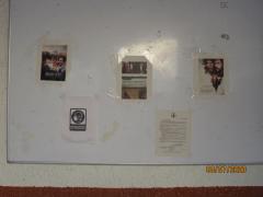 Fotografía del mural donde se aprecian los documentos publicados.