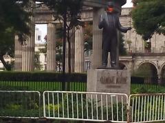 Escultura de Clemente Aguirre con cubrebocas. Fotografía: Juan José Carrillo Coronel