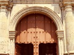 Entrada principal del templo de Jesús María, Morelos 612, Zona Centro, Guadalajara. Fotografía: Juan José Carrillo Coronel.