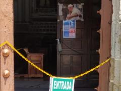 Anuncio de "Entrada", templo de Jesús María, Morelos 612, Zona Centro, Guadalajara. Fotografía: Juan José Carrillo Coronel.