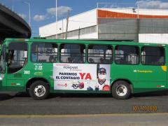 Camión Ruta 80 con anuncio Paremos el contagio YA, Jalisco. Fotografía: Juan José Carrillo Coronel.