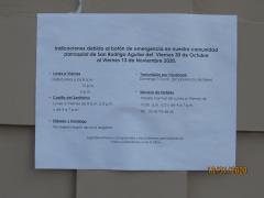 Aviso expuesto en una de las puertas exteriores del templo católico “San Rodrigo Aguilar”, Tlaquepaque, Jalisco. Fotografía: Juan José Carrillo Coronel.