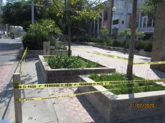 Esquina del camellón con listón de prohibido el paso, Avenida Chapultepec, Jalisco. Fotografía: Juan José Carrillo Coronel