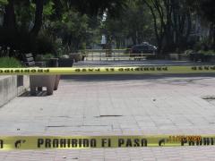 Listón prohibido el paso en camellón, Avenida Chapultepec, Jalisco. Fotografía: Juan José Carrillo Coronel