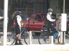 Bici policías con cubrebocas. Fotografía: Juan José Carrillo Coronel