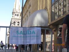 Letrero con la leyenda: SALIDA, Filtro Sanitario Centro Histórico (3). Fotografía: Juan José Carrillo Coronel