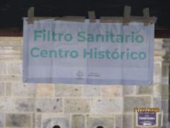 Letrero en la salida de la estación del Tren Ligero "Filtro Sanitario Centro Histórico". Fotografía Juan José Carrillo Coronel