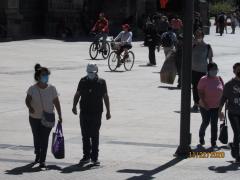 Personas con cubrebocas en Centro Histórico de Guadalajara. Fotografía: Juan José Carrillo Coronel