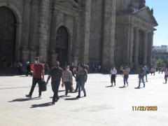 Persondas con cubrebocas en Centro Histórico de Guadalajara. Fotografía: Juan José Carrillo Coronel