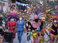 Danzantes durante procesión a la Virgen de la Esperanza, San Andrés, Magdalena, Jalisco. Fotografía de Juan José Carrillo Coronel