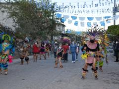 Danzantes durante procesión a la Virgen de la Esperanza, San Andrés, Magdalena, Jalisco. Fotografía de Juan José Carrillo Coronel