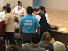 Bomberos de Magdalena participan en la organización para la aplicación de vacuna a adultos de 50 a 59 años. Fotografía: Juan José Carrillo Coronel