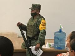Ejército Mexicano vigila durante proceso de vacunación a adultos de 50 a 59 años, Magdalena, Jalisco. Fotografía: Juan José Carrillo Coronel