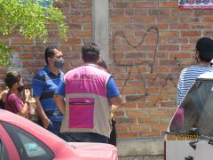 Personal del INE supervisa las medidas sanitarias entre los electores, Tlaquepaque, Jalisco. Fotografía: Juan José Carrillo Coronel.