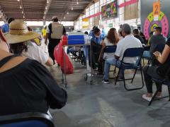 Aplicación de la vacuna dentro del Auditorio Benito Juárez, Zapopan. Fotografía: Juan José Carrillo Coronel.