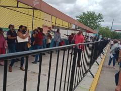 Fila para ingresar a la jornada de vacunación, Auditorio Benito Juárez, Guadalajara. Fotografía: Juan José Carrillo Coronel.