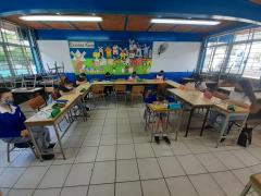 Alumnos de primaria en clases con sana distancia, Tlaquepaque, Jalisco. Fotografía: Juan José Carrillo Coronel.