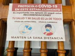 Anuncio Protocolo COVID-19 en este establecimiento, Ayuntamiento de Pátzcuaro. Fotografía: Gloria Elisa Melgarejo García