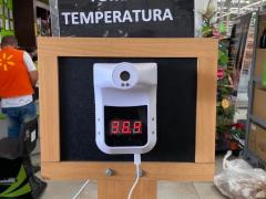 Letrero invita a toma de temperatura para prevenir el COVID-19. Fotografía: Gloria Elisa Melgarejo García