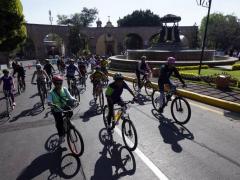 Grupo de ciclistas, fotografía de Adid Jiméz, El Sol de Morelia.